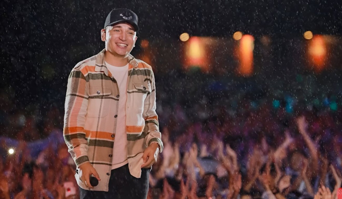 cantor joão gomes se apresenta em Curitiba