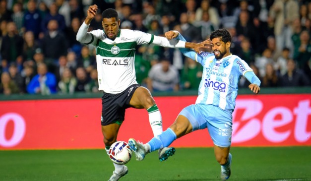 Lance de Coritiba x Paysandu pela Série B