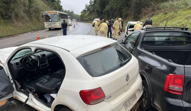 Motorista do Gol havia xingado caminhoneiro e ao ultrapassar na contramão, provocou acidente com a Saveiro e um Uno