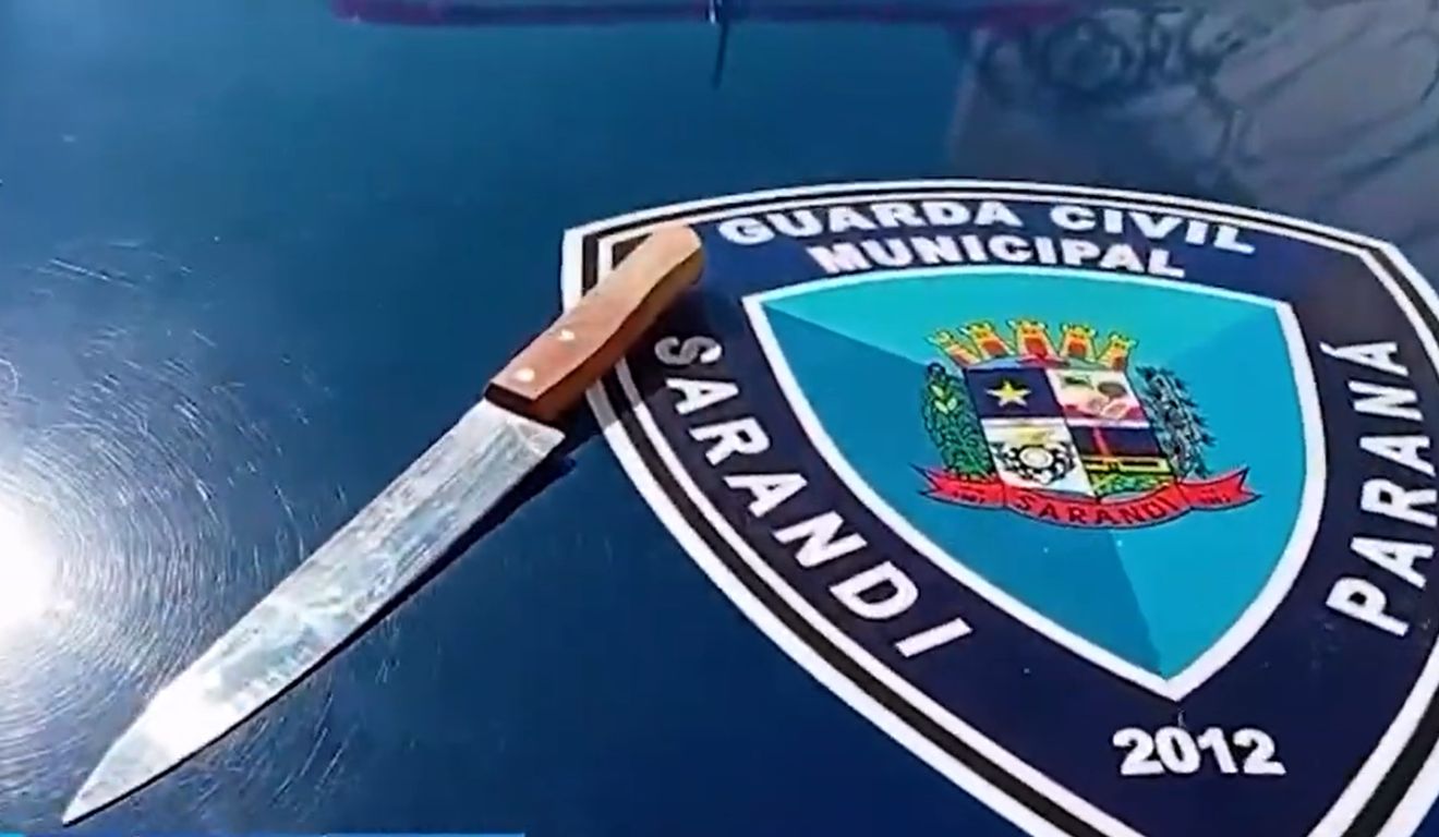 Faca utilizada pelo agressor para torturar a mulher