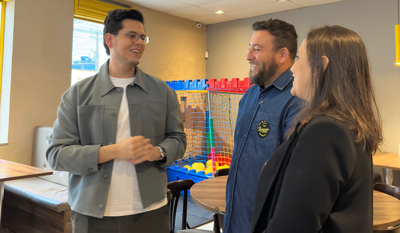 André Hening e Gabriele, participante do Repaginando