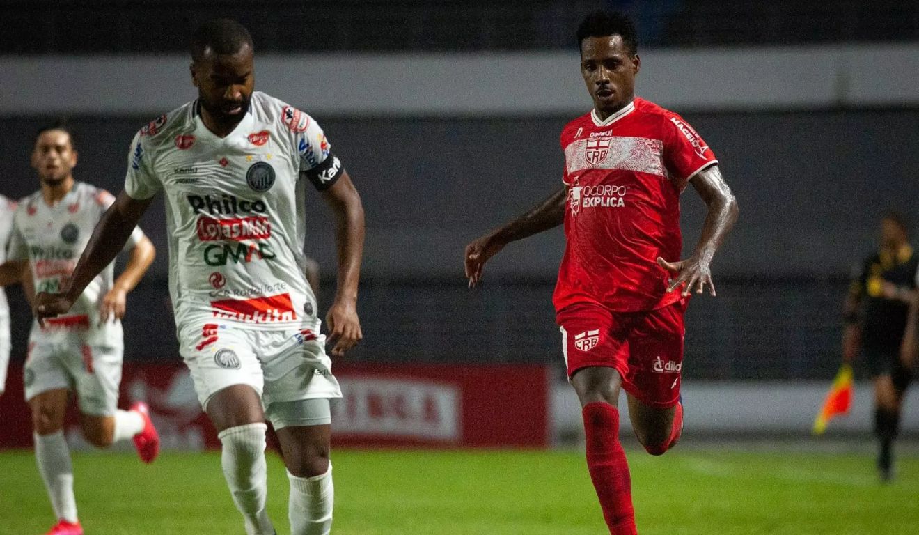 Operário precisa vencer para não correr risco de entrar na zona de rebaixamento (Foto: Francisco Cedrim/CRB)