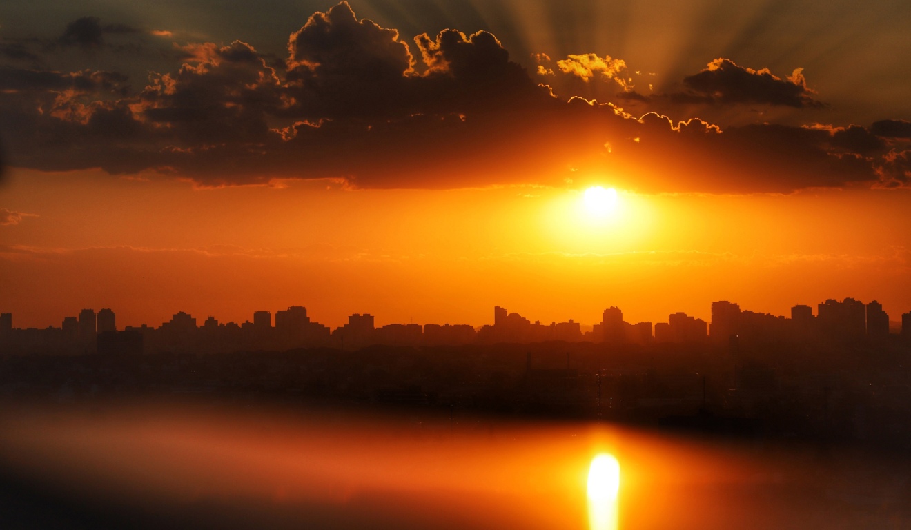 sol no céu da cidade