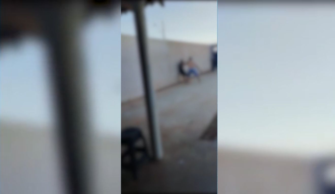 Pai é filmado agredindo filho autista