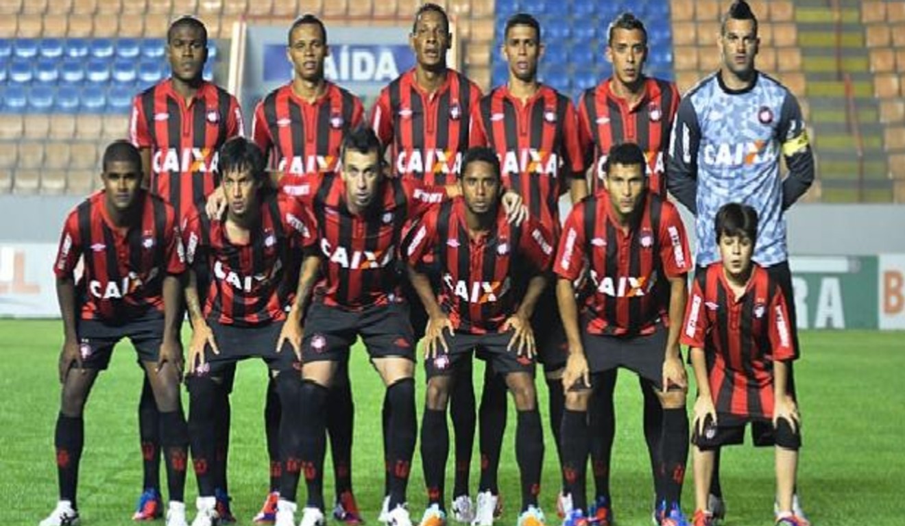 Parte do elenco do Athletico na Série B de 2012