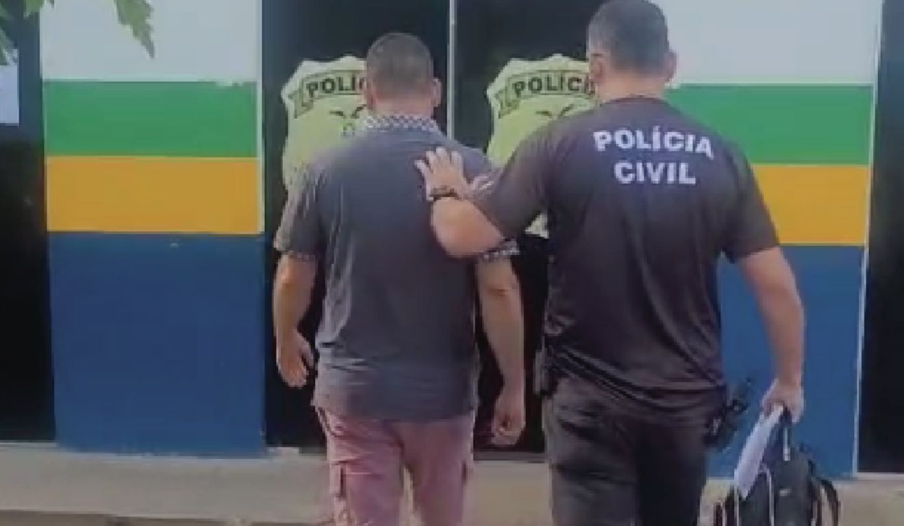 Professor de ensino religioso preso por abusar de alunas em escola