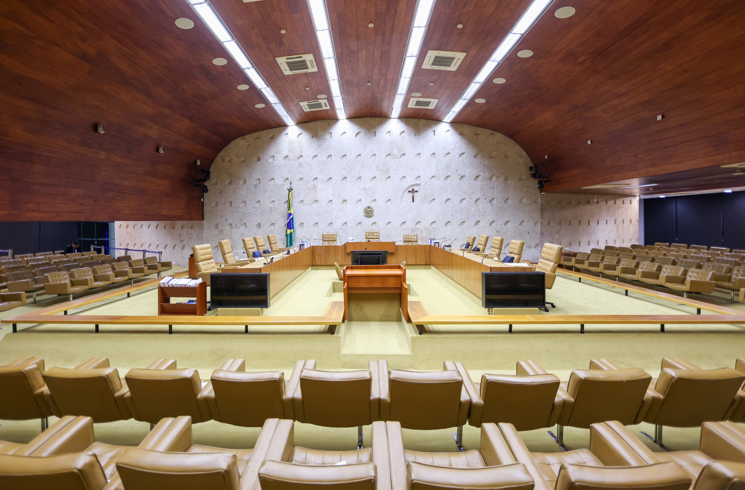 Planário do Supremo Tribunal Federal com as cadeiras vazias.