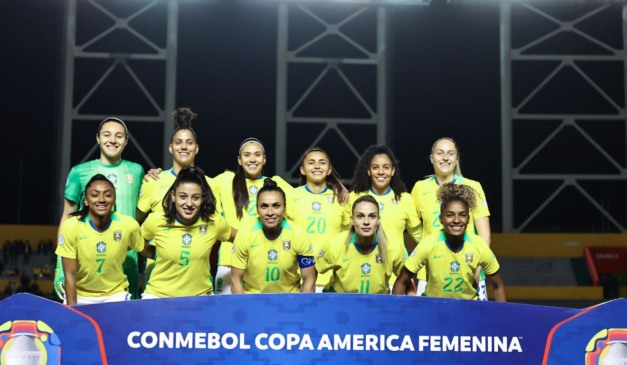 Seleção titular antes da vitória sobre o Paraguai na última rodada (Foto: Lívia Villas Boas/CBF)