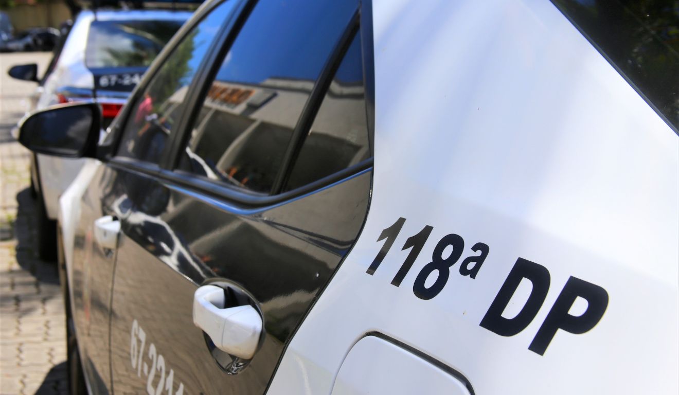 Viatura da Polícia Civil do RJ; policiais prenderam tia que fez sobrinha de escrava