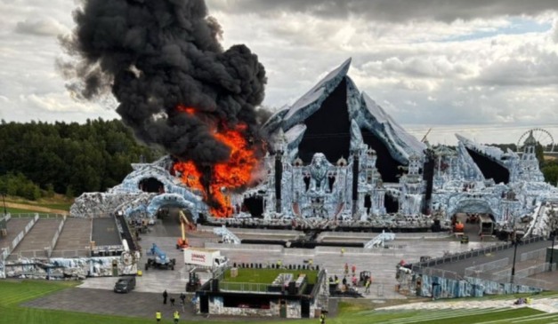 palco principal do Tomorrowland emchamas após incêndio