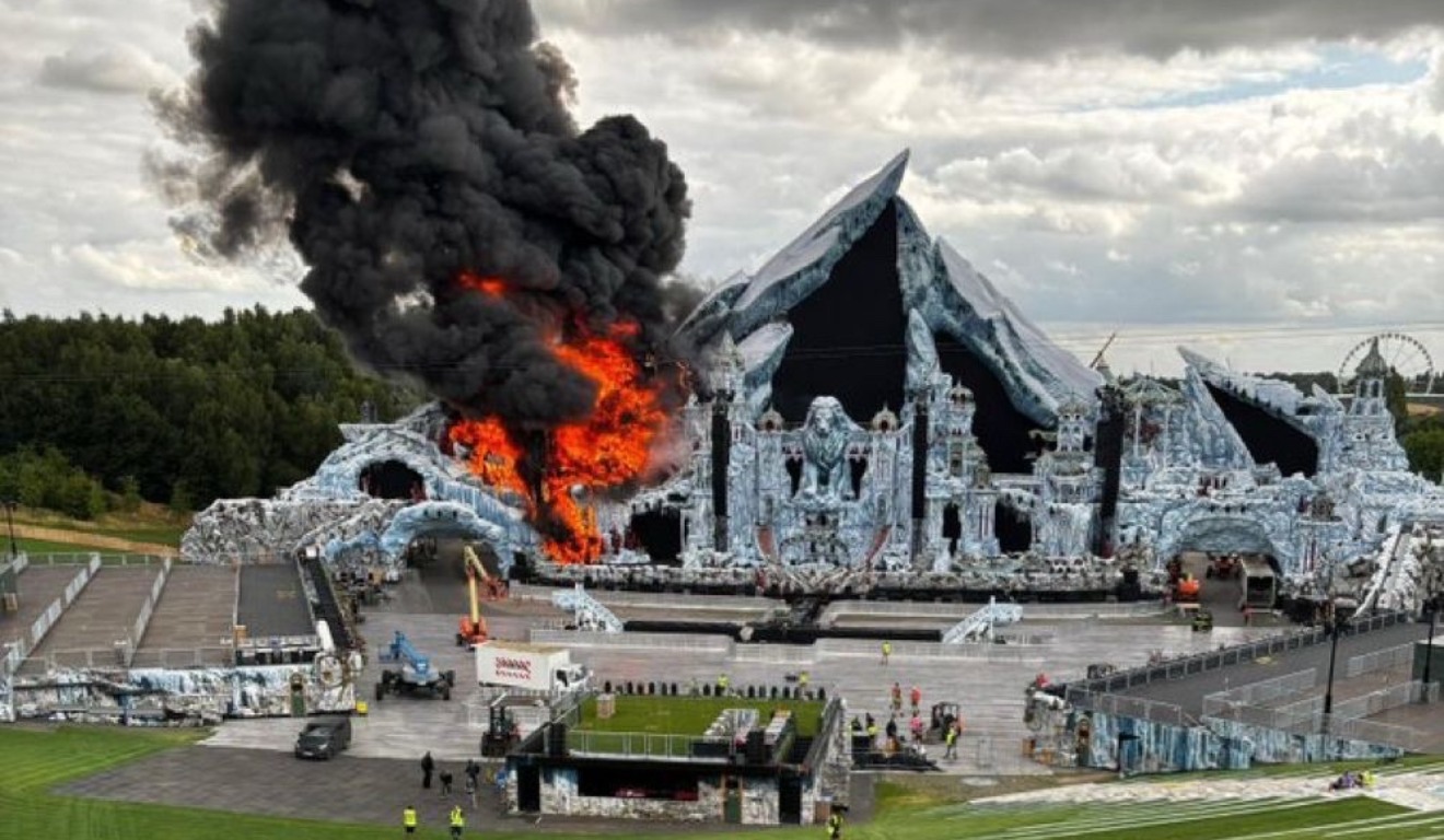 palco principal do Tomorrowland emchamas após incêndio