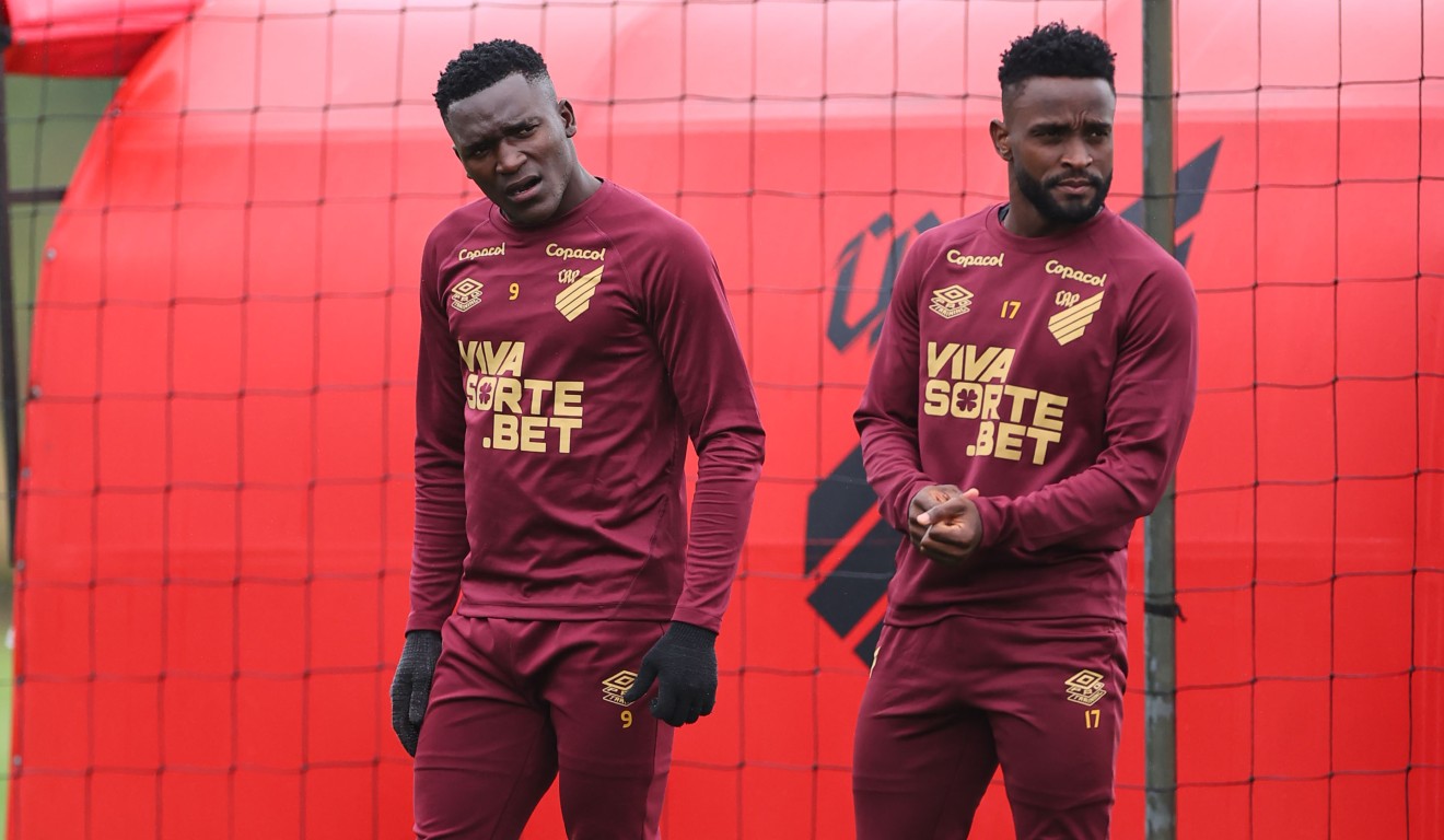 Viveros e Mendoza em treino do Athletico