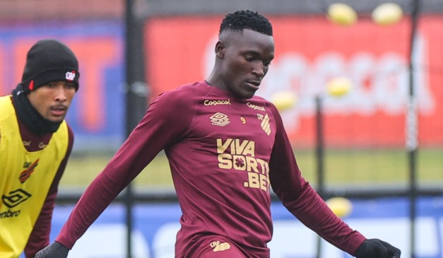 Viveros em treino do Athletico