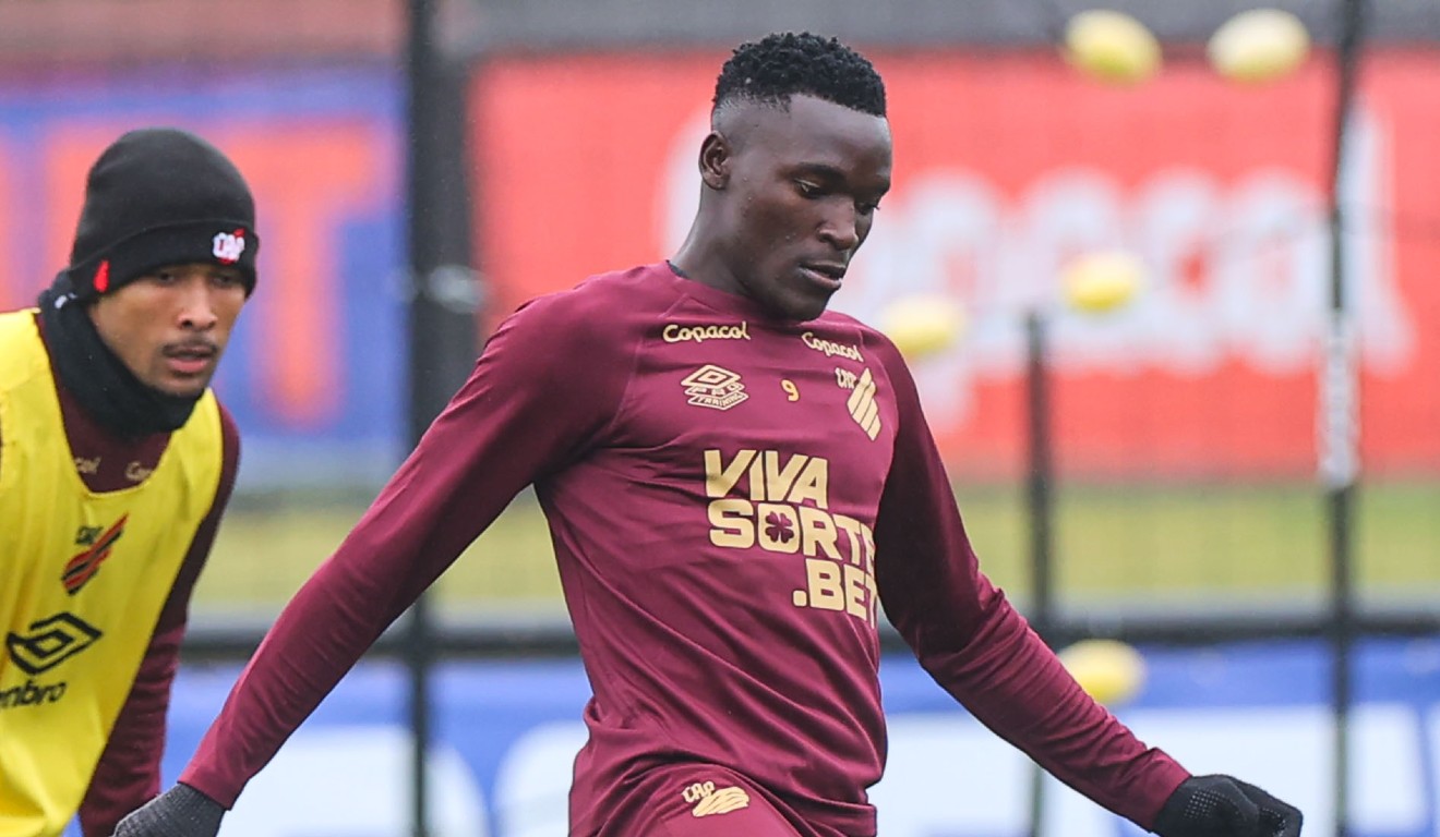 Viveros em treino do Athletico