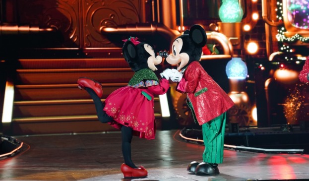 Mickey e Minnie Mouse em espetáculo da Disney