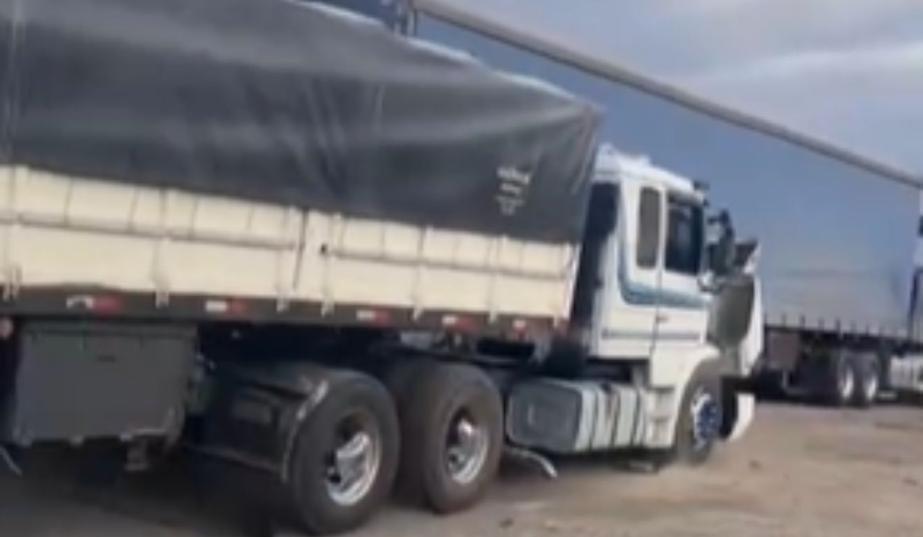 caminhão que desceu desgovernado e causou acidente na BR-376