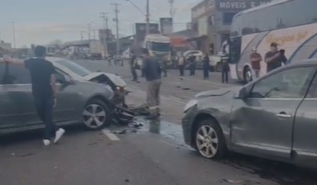 Acidente na BR-376 deixa rodovia interditada