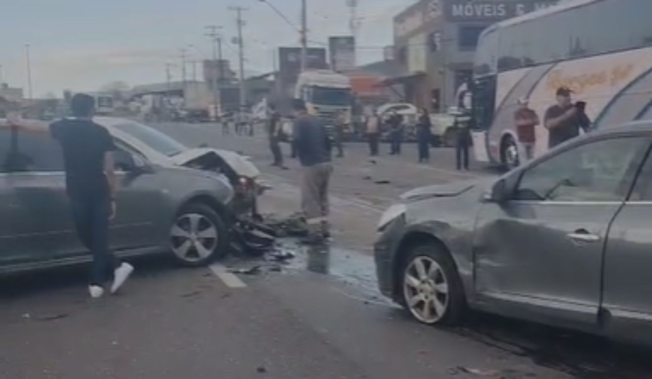 Acidente na BR-376 deixa rodovia interditada 