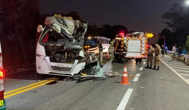 Acidente com ônibus de estudantes da UFPA na BR-153