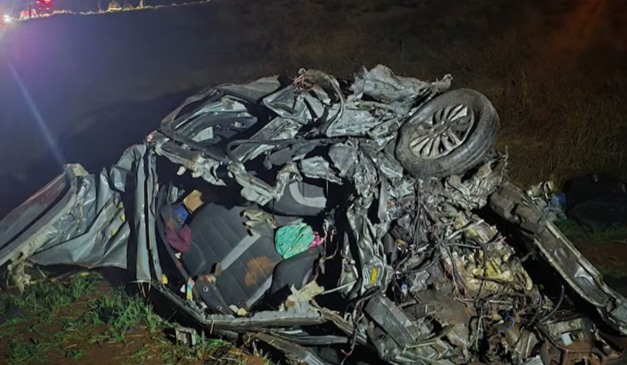 carro onde as cinco pessoas que morreram estavam no acidente na PR-280