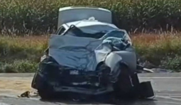 carro da família que morreu em acidente na PR-323