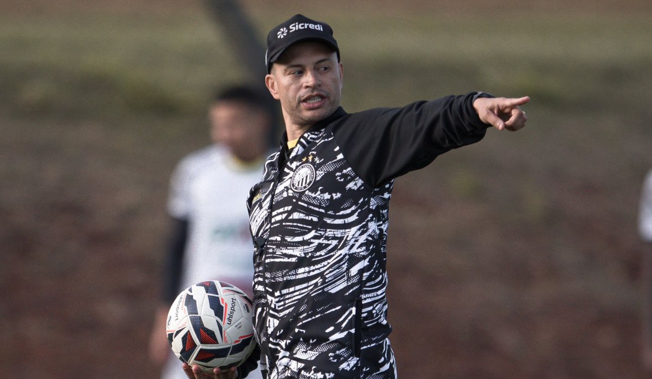 Técnico Alez Souza, do Operário.