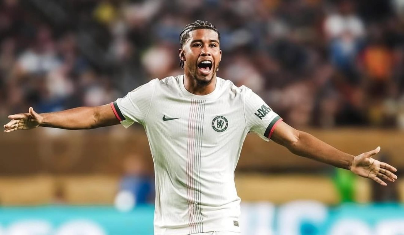 Andrey Santos em ação pelo Chelsea contra o Espérance na Copa do Mundo de Clubes.