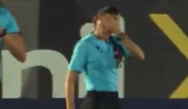 Assistente ficou zonza e com dor de cabeça. (Foto: Reprodução/ SportyNet)