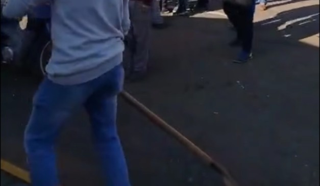 Ataque em escola: monitor usou a pá para desarmar adolescente