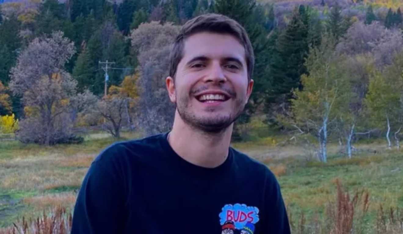 Brasileiro que morreu afogado nos Estados Unidos sorrindo de camiseta preta