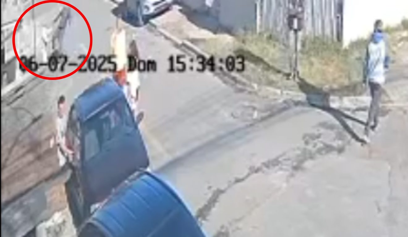 Câmera de segurança registra crime no bairro Tatuquara, em Curitiba