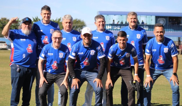 Parte dos jogadores que estavam na partida, em 2005. (Foto: Divulgação/ Cianorte)