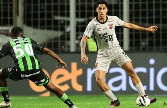 Athletico e América-MG se enfrentaram pela Série B 2025. (Foto: Duda Matoso/Athletico)