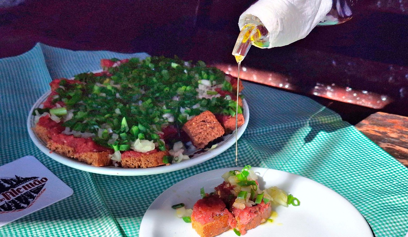 Carne de onça no prato