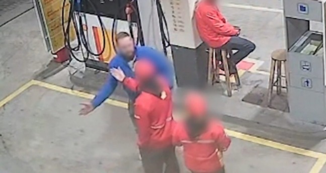 Frentista é agredido após cliente reclamar de conversa com a esposa (Foto: RICtv)