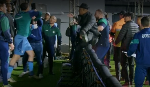 Transmissão do jogo registrou a confusão. (Foto: Reprodução/ Disney+)