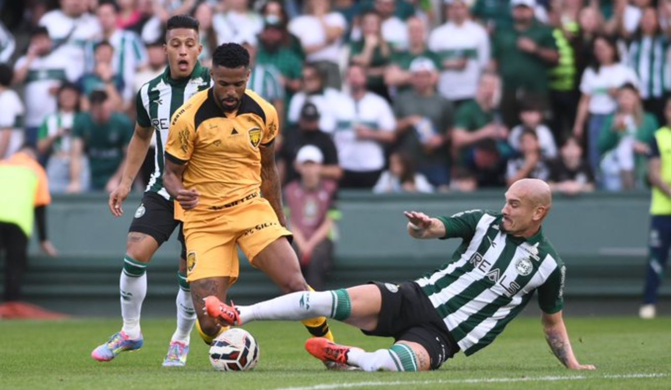 Coritiba e Amazonas se enfrentaram pela Série B 2025.