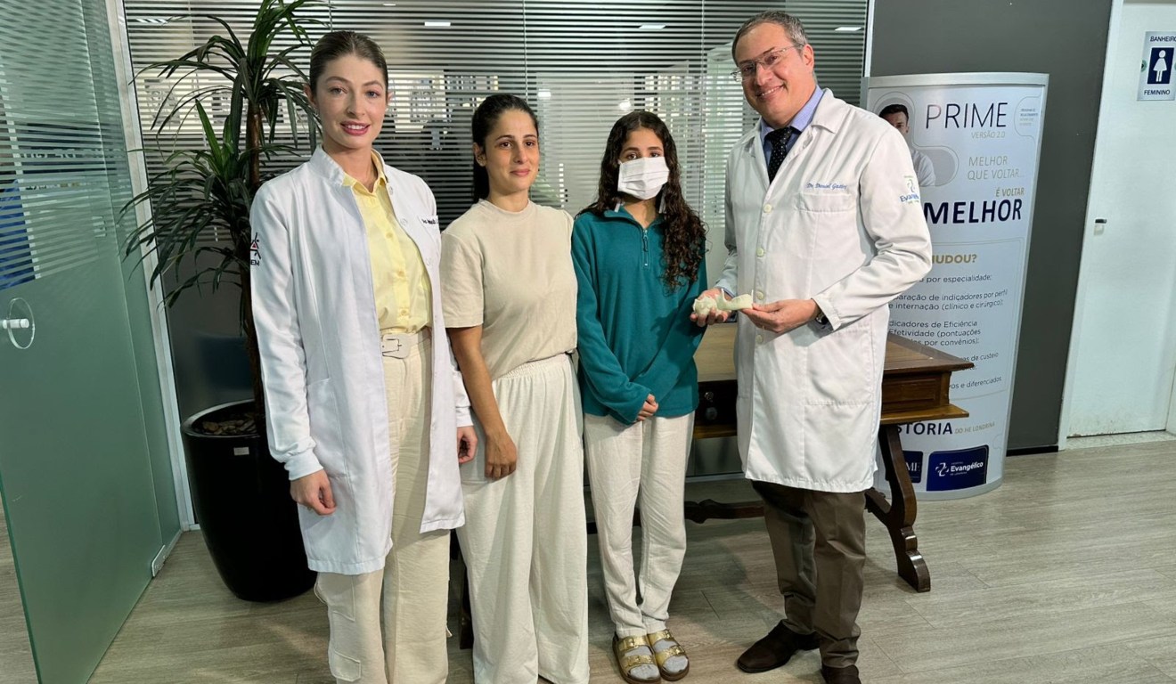 criança reconstrução rosto após ser atropelada