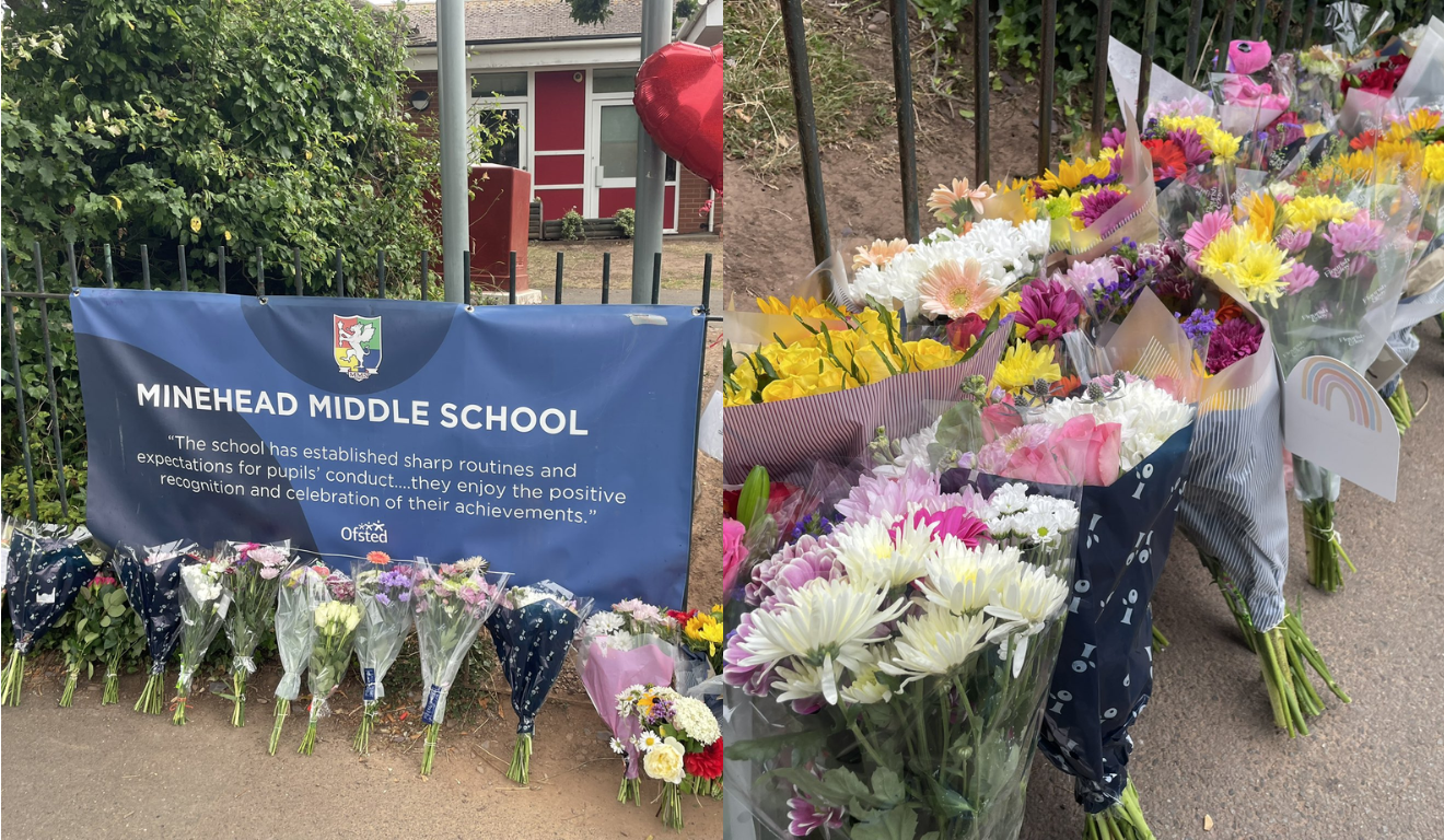 Imagem das flores deixadas na frente da escola.