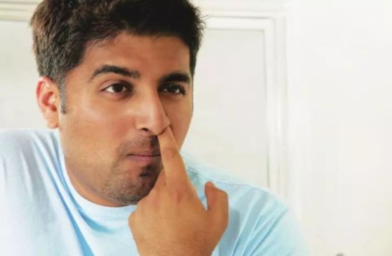 Dedo no nariz pode levar a doença neurodegenerativa, conforme deduz estudo científico