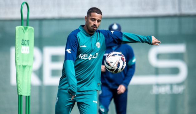 Dellatorre em treino do Coritiba na sexta-feira (25). Jogador disputa uma vaga no time com Gustav Coutinho.
