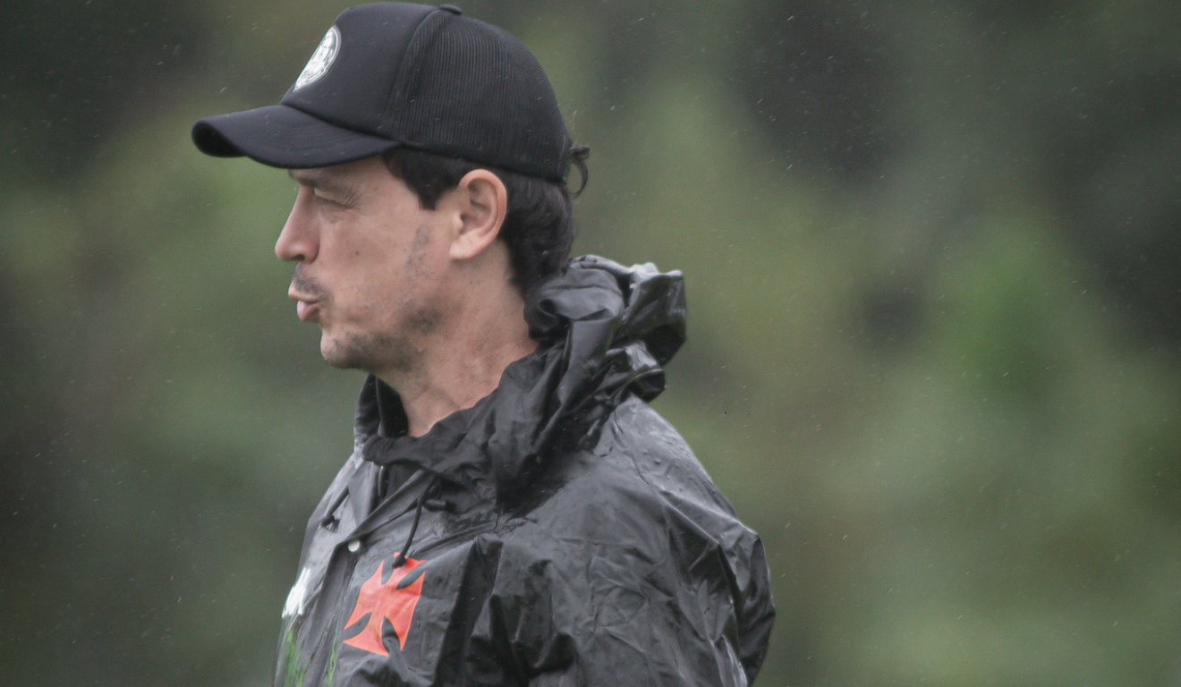 Técnico Fernando Diniz, do Vasco.