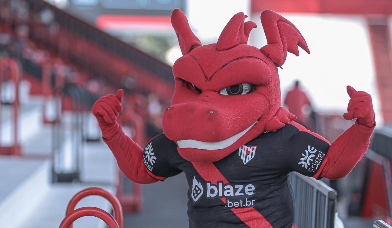 Drãgão, mascote do Atlético-GO.