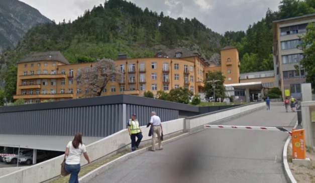 Montanha na qual o bebê caiu.