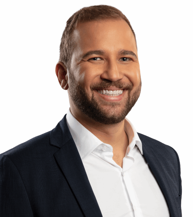 Erick Mota posando para foto