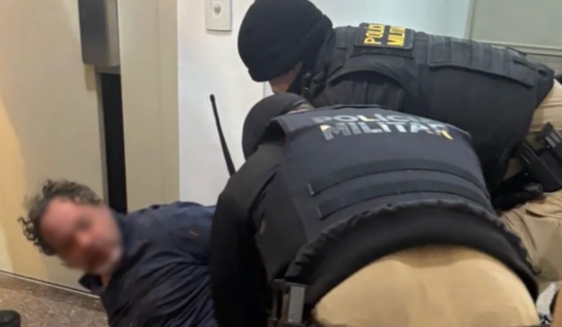 Imagens vazadas nas redes sociais mostram momento da prisão. (Foto: Reprodução/ Redes sociais)