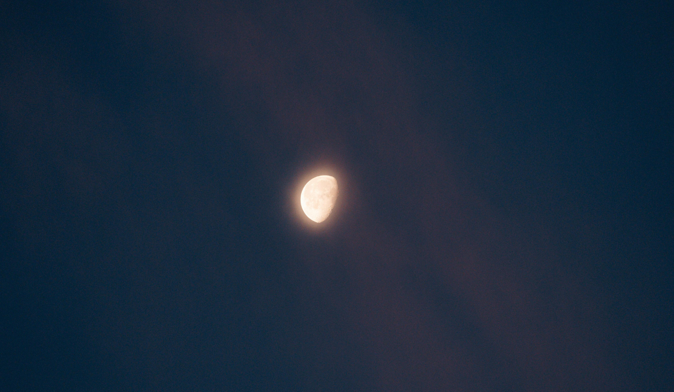 Imagem ilustrativa da lua minguante.
