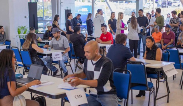 Registro de uma feira de empregos em Curitiba