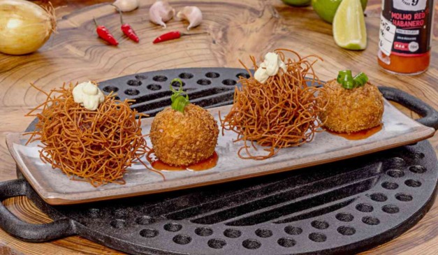 Porção de bolinho de novo festival de Curitiba