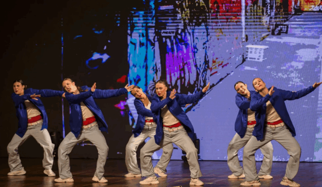 grupo de dança se apresentando no fih2